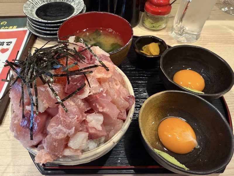 神田駅ごはん屋おすすめ 魚匠屋 神田本店のこぼれ海鮮丼（神田駅徒歩1分の海鮮居酒屋）